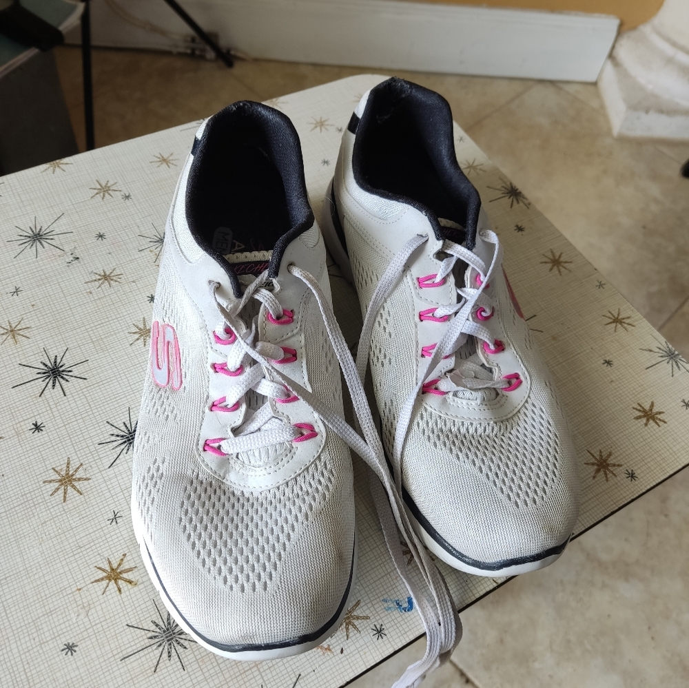 Skechers Women’s Flex Appeal 3.0 Sneakers Size 7.5
